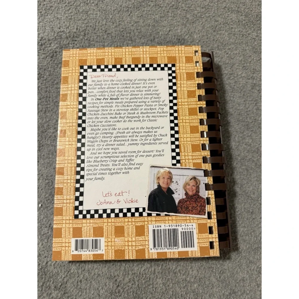 Gooseberry Patch One-Pot Meals Cookbook Spiral Bound Book Collectible Country